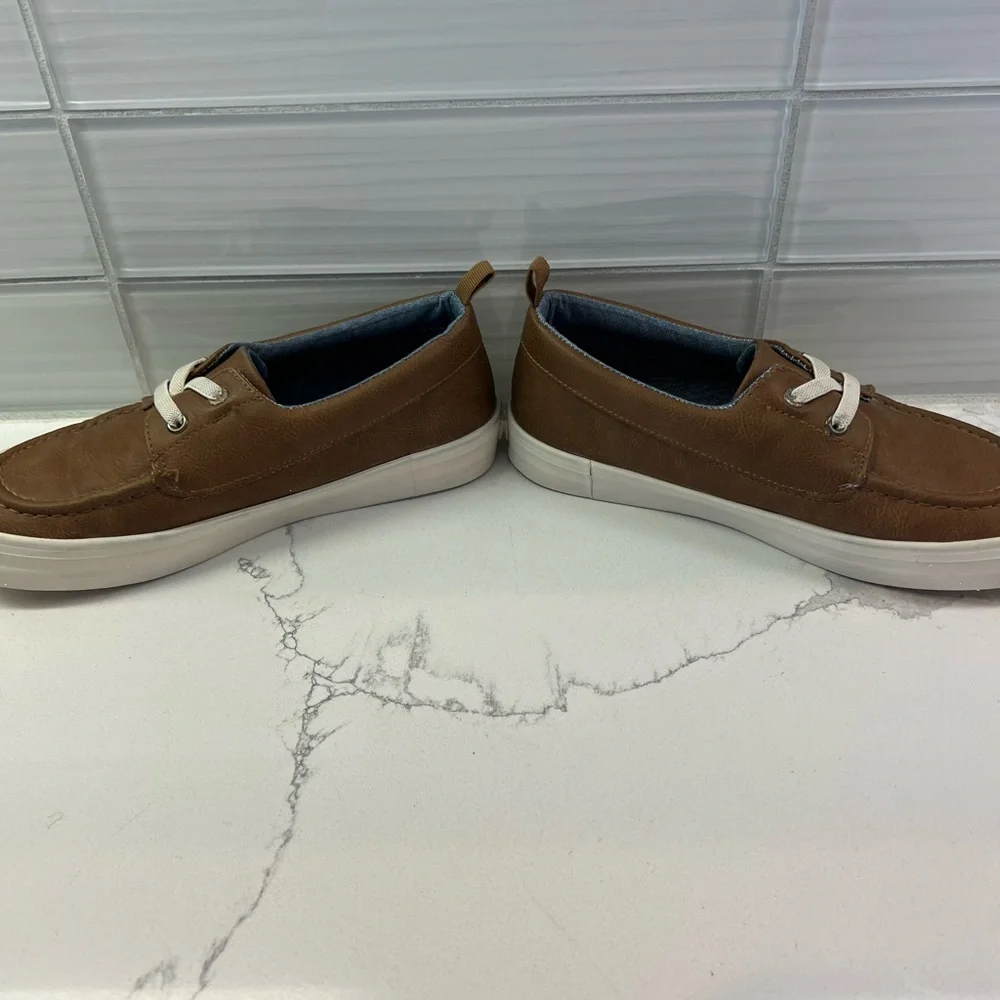 Old Navy Boys Slip On Elastic Lace Shoes size 4 Cognac